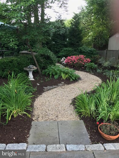 913 Waynewood Blvd, Alexandria, VA 22308 - photo 2