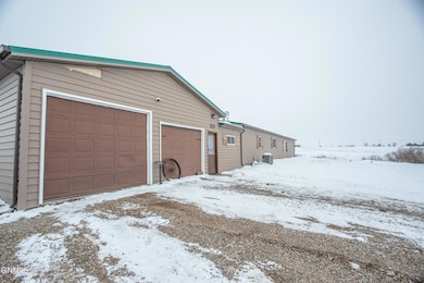 5816 133rd Ave NW, Williston, ND 58801 - photo 4