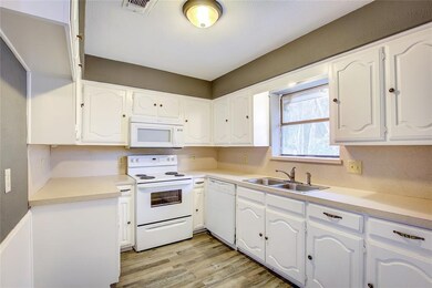 1009 N Clay St unit B, Ennis, TX 75119 - photo 6