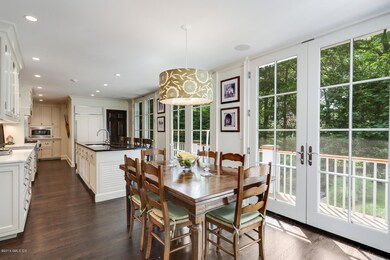 Eat-in Kitchen