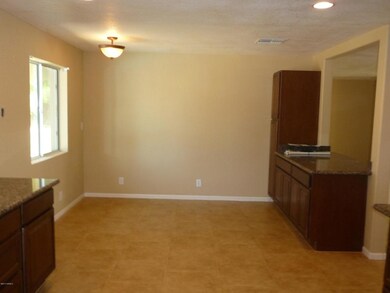 KITCHEN EAT IN AREA