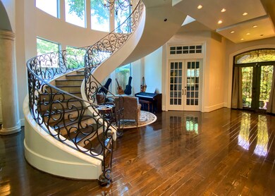 1605 Marshall St, Houston, TX 77006 - photo 2