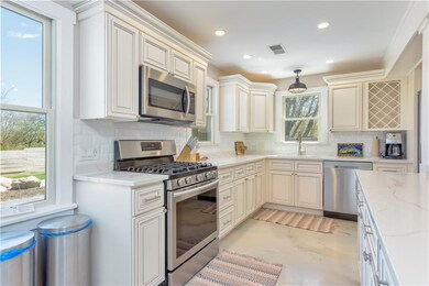 107 Border Ave, Wakefield, RI 02879 - photo 7
