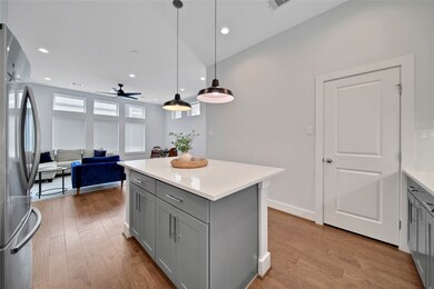 622 E Janisch Rd unit M, Houston, TX 77022 - photo 5