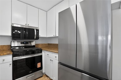 18808 Mandan St unit 309, Canyon Country, CA 91351 - photo 4