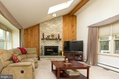 607 Blankner Rd, Sykesville, MD 21784 - photo 4