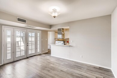 2028 W Elm St - Family Room