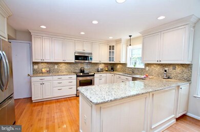 12665 Still Pond Ln, Herndon, VA 20171 - photo 2
