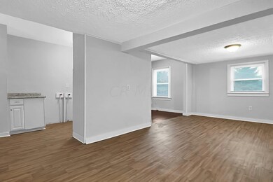 7-web-or-mls-3071-e-8th-ave
