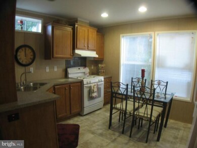 98 Ginwood Ln, Essex, MD 21221 - photo 2