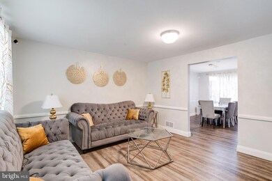 8637 Black Oak Rd, Parkville, MD 21234 - photo 5