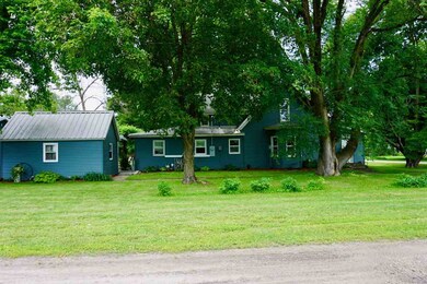 2702 Market St, Columbus City, IA 52737 - photo 2