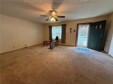 142 Oasis Cir, Logan, WV 25601 - photo 2