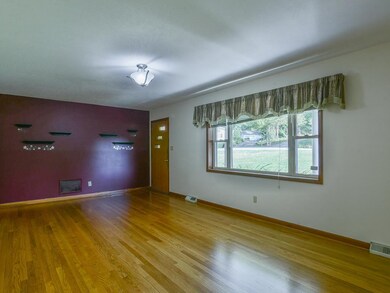 2102 Edgehill Cir, Johnson City, TN 37601 - photo 4