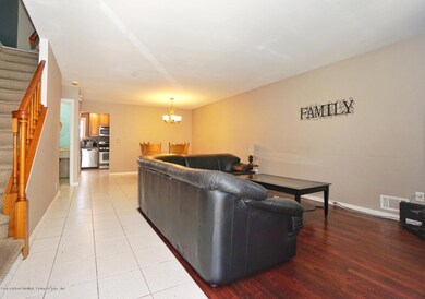 43 Hemlock Ct, Staten Island, NY 10309 - photo 3