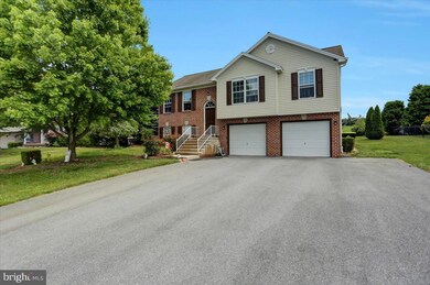 3828 Mountain Shadow Cir, Fayetteville, PA 17222 - photo 2