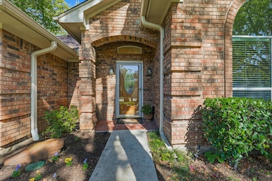 1306 Dahlia Dr, Grand Prairie, TX 75052 - photo 3