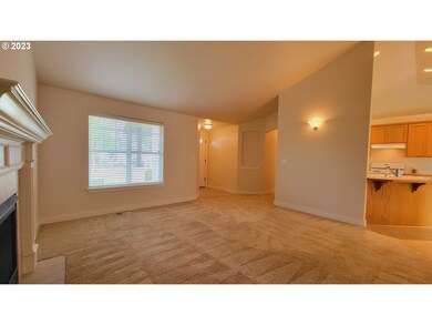 Living Room/Entrance