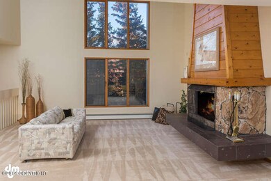 Lv Rm views lots of trees