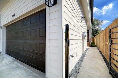 126 Amundsen St unit B, Houston, TX 77009 - photo 2