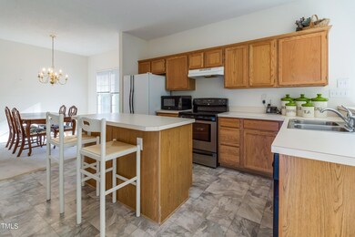 Kitchen & dining