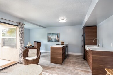1209ENewHavenAve-10