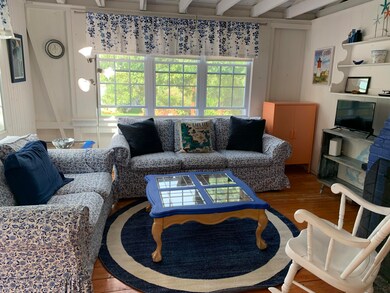 39 Robert living room 2