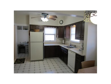Large kitchen that includes built-in workspace!