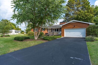 806 Ridgefield Dr, Johnson City, TN 37601 - photo 2