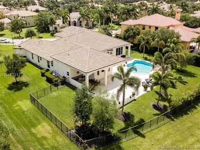 12401 N Stonebrook Cir, Davie, FL 33330 - photo 3