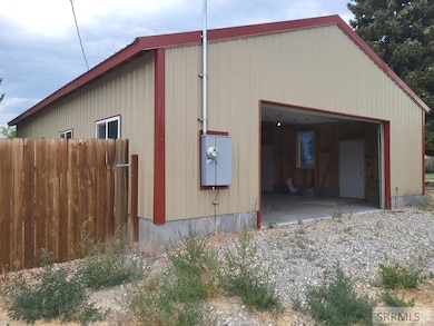 207 W College St, MacKay, ID 83251 - photo 3