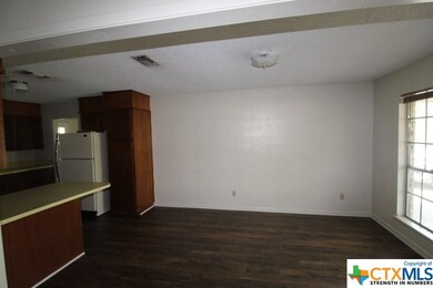 906 Holly St, Copperas Cove, TX 76522 - photo 4