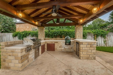 Outdoor Kitchen