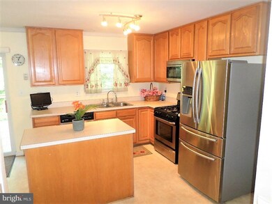 1615 Shady Glen Dr, District Heights, MD 20747 - photo 7