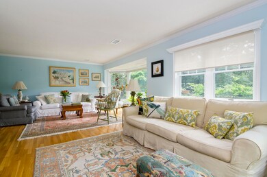 Living Room/Sitting Area