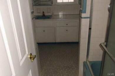 427 N 29th St, Allentown, PA 18104 - photo 4