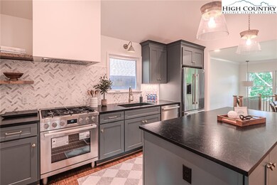 136 Ridgecrest Ln, Blowing Rock, NC 28605 - photo 6