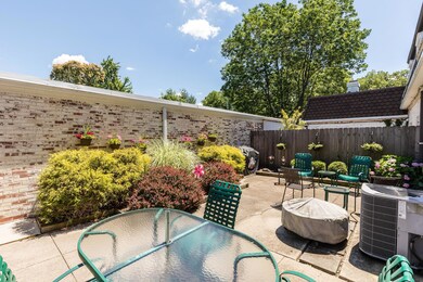 2764 Chateau Circle-29