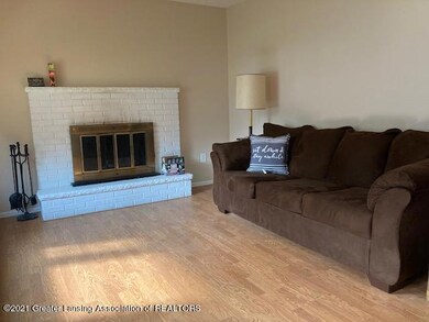 3038 Sunderland Rd, Lansing, MI 48911 - photo 5