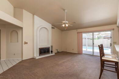 Spacious Great Room w Fireplace