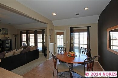Enjoy family meals and enjoy the view of the pond.