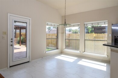 8107 Whisper Point Dr, Houston, TX 77040 - photo 5