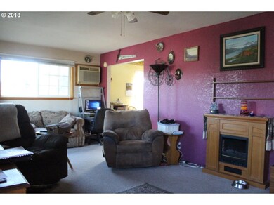 814 E 14th St, the Dalles, OR 97058 - photo 7