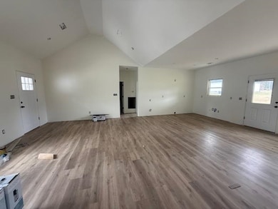 210 Chariot Ln, Savannah, TN 38372 - photo 3