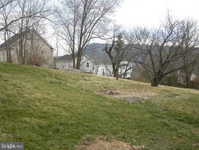 382 Stonewall St, Strasburg, VA 22657 - photo 2