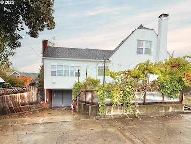 342 W Chapman Ave, Roseburg, OR 97470 - photo 3