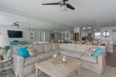 Living Room/Dining