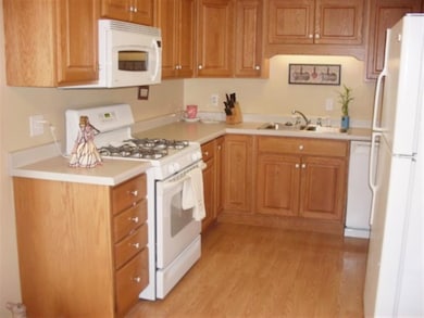 2021 W 54th St, Davenport, IA 52806 - photo 5