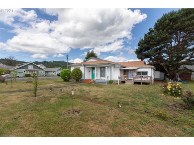 607 Ash St, Myrtle Point, OR 97458 - photo 5