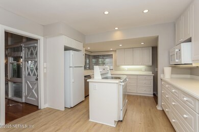 005-photo-kitchen-13435011